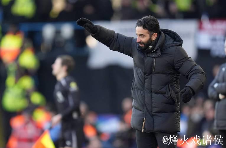 主帅阿莫林因批评俱乐部管理层遭解雇,后弗格森时代的曼联依然处于混乱状态 主帅阿莫林因批评俱乐部管理层遭解雇,后弗格森时代的曼联依然处于混乱状态